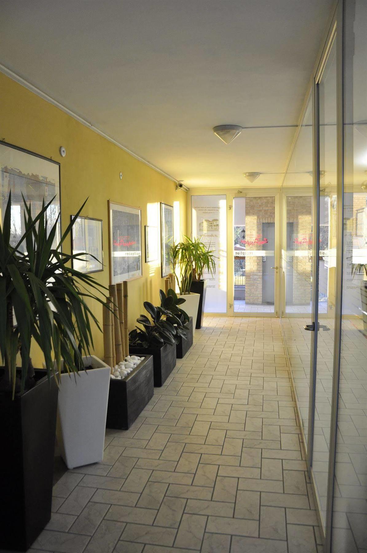 Residence San Prospero Garbagnate Milanese Eksteriør billede